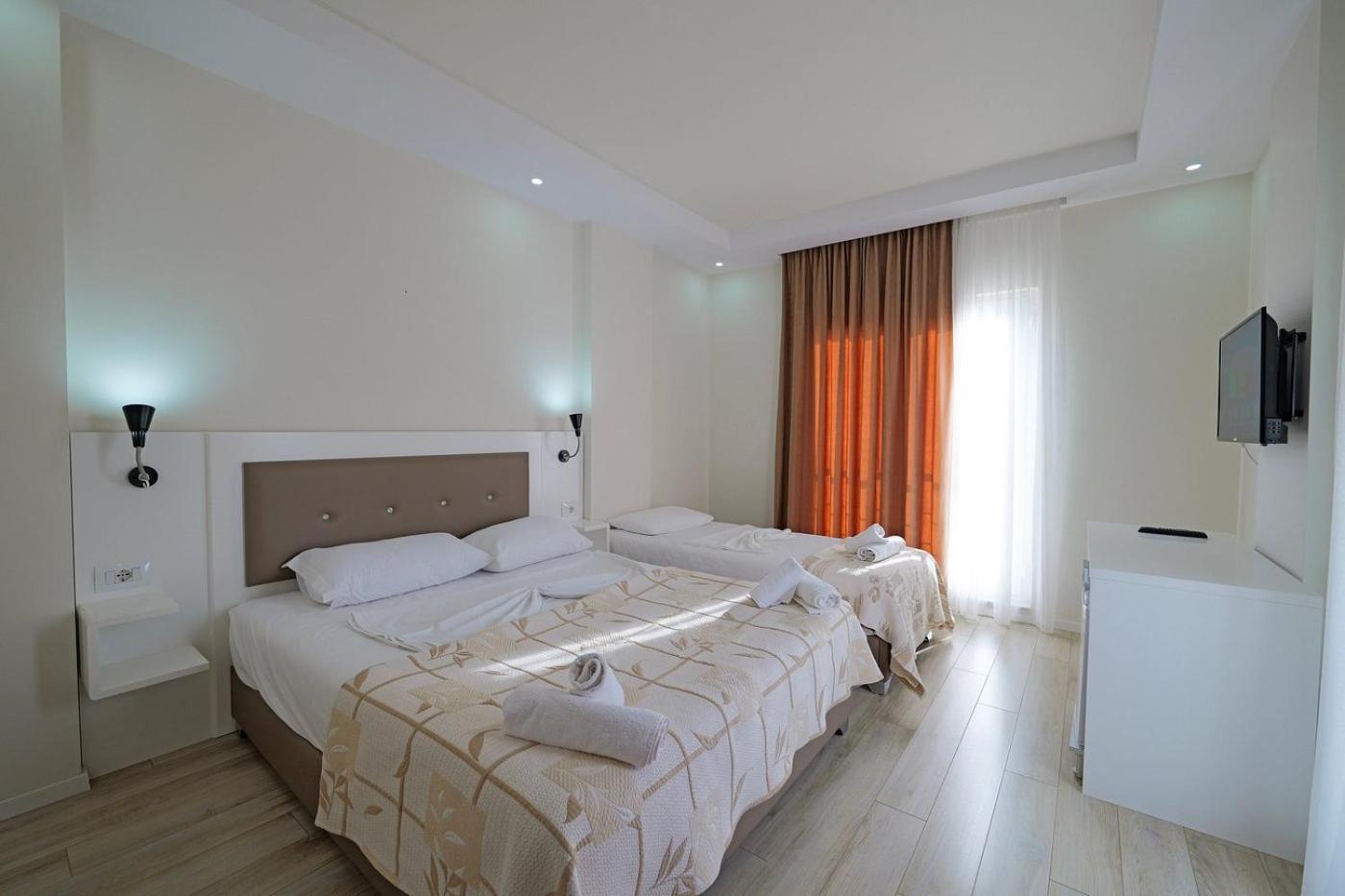 Helia Seaside Hotel Saranda Extérieur photo