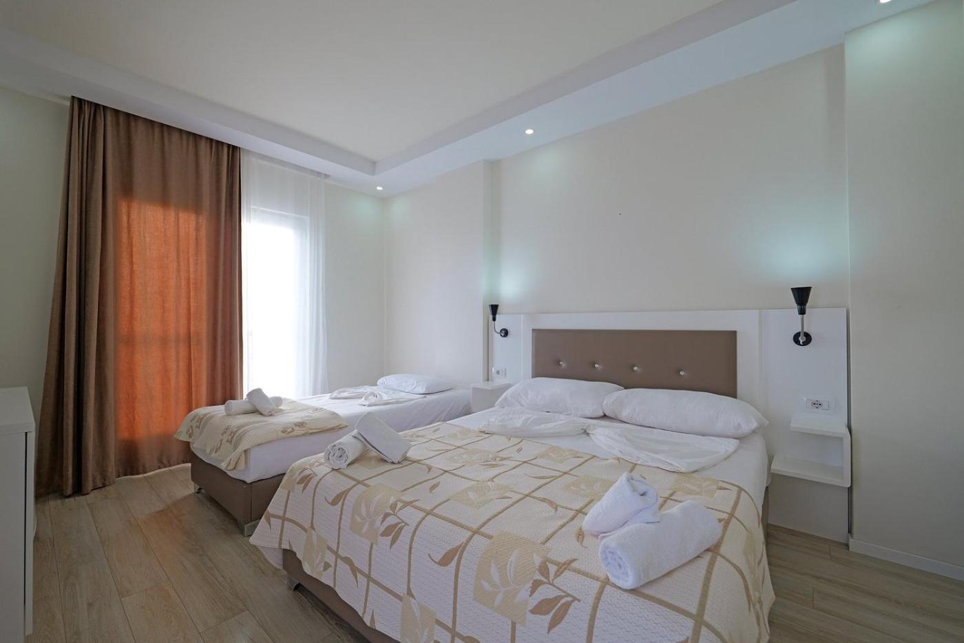 Helia Seaside Hotel Saranda Extérieur photo