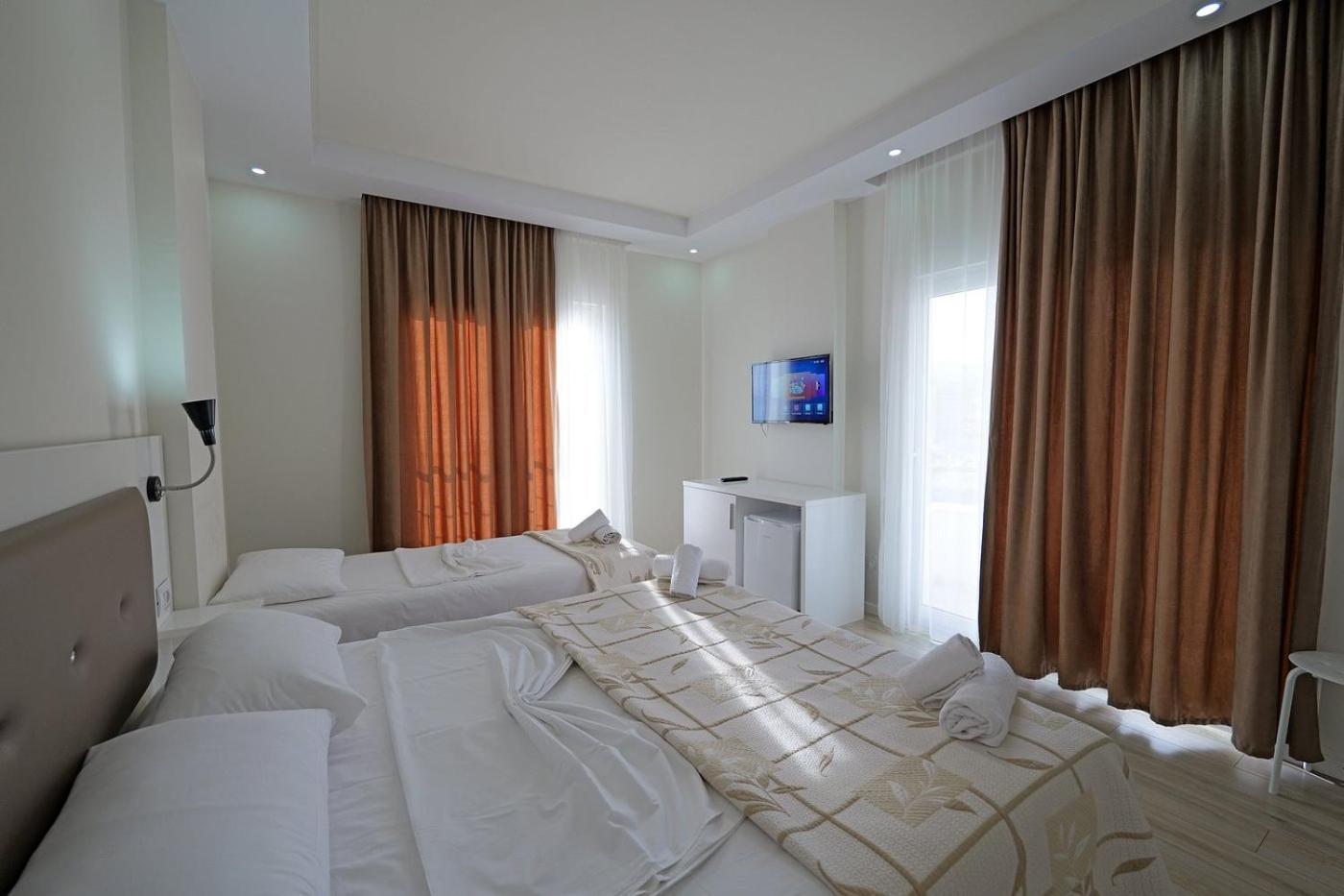 Helia Seaside Hotel Saranda Extérieur photo