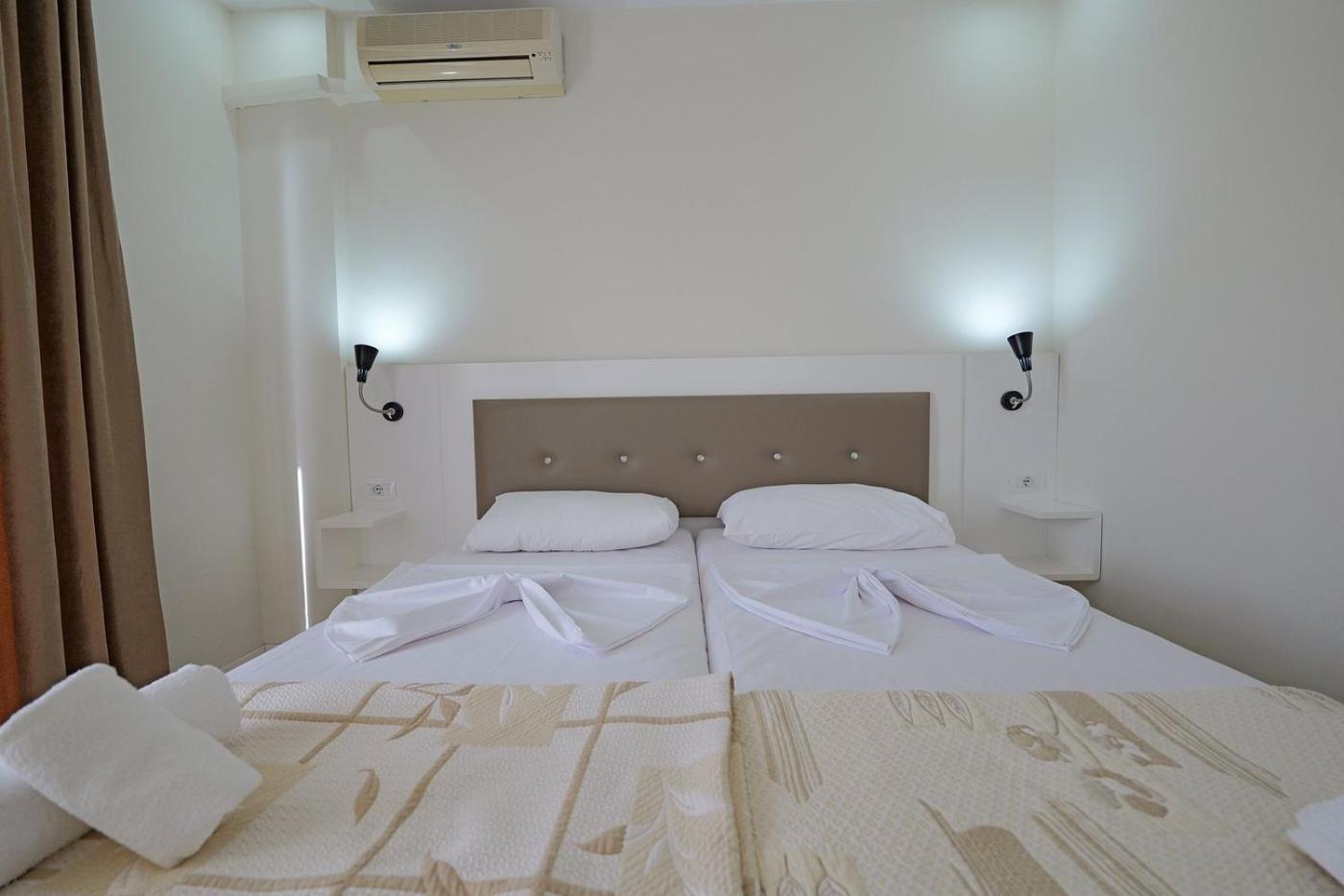 Helia Seaside Hotel Saranda Extérieur photo