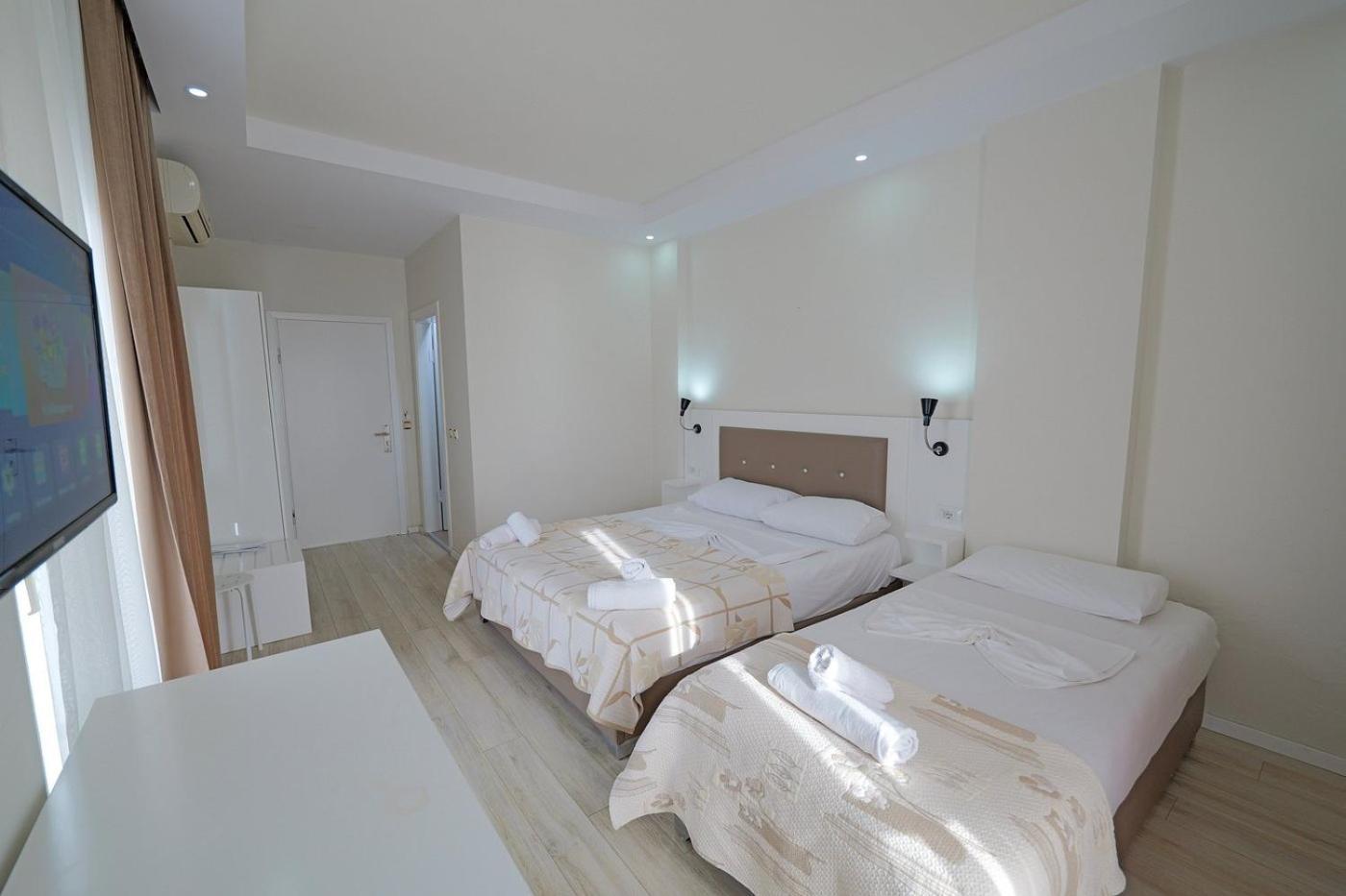 Helia Seaside Hotel Saranda Extérieur photo