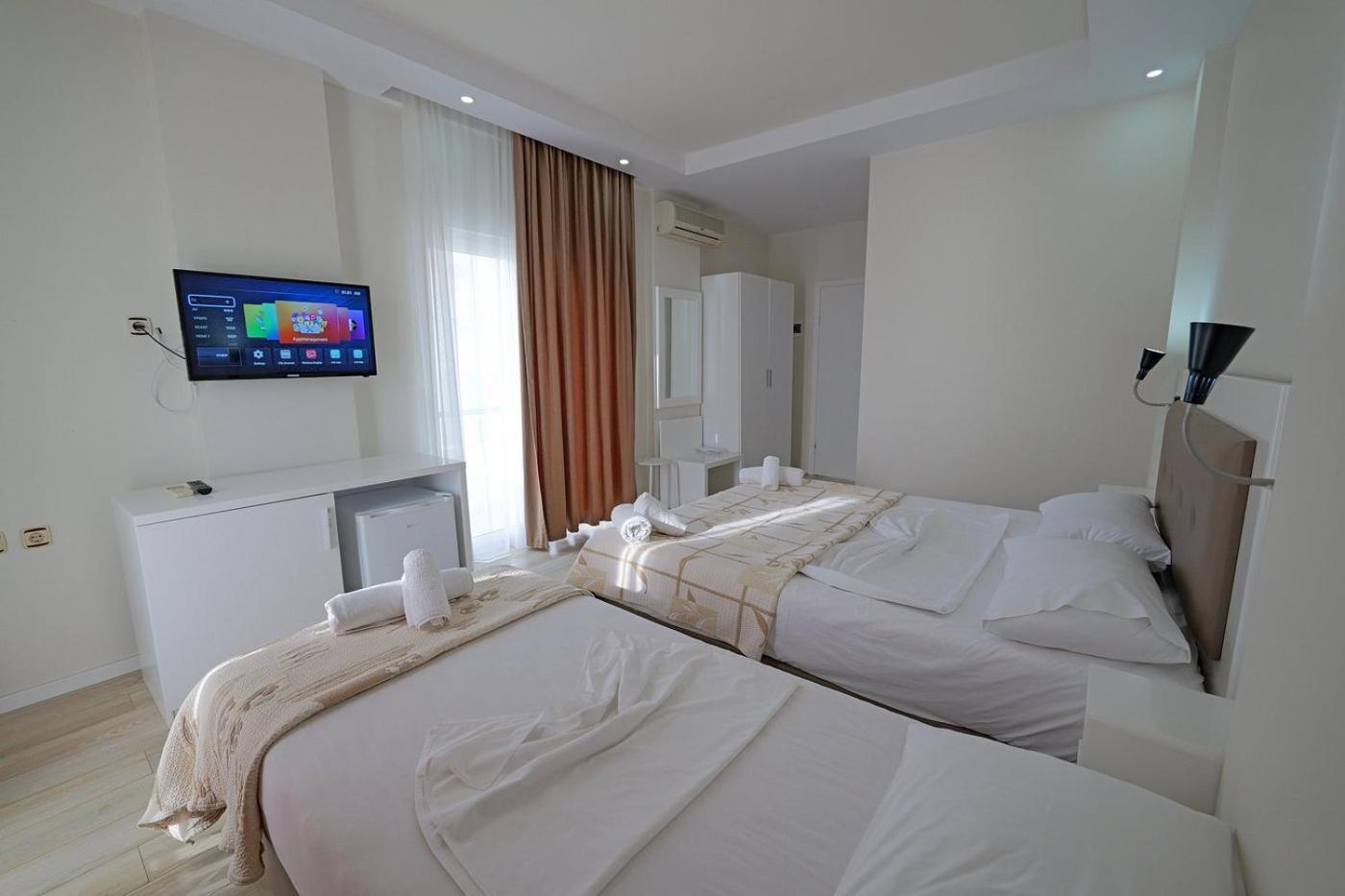 Helia Seaside Hotel Saranda Extérieur photo