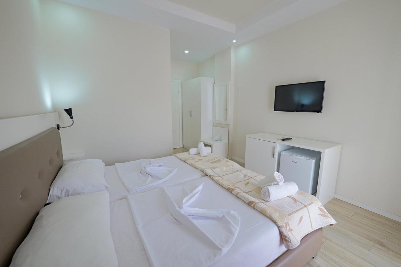 Helia Seaside Hotel Saranda Extérieur photo