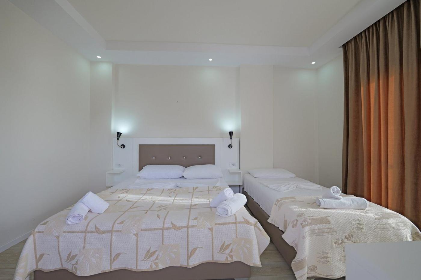Helia Seaside Hotel Saranda Extérieur photo