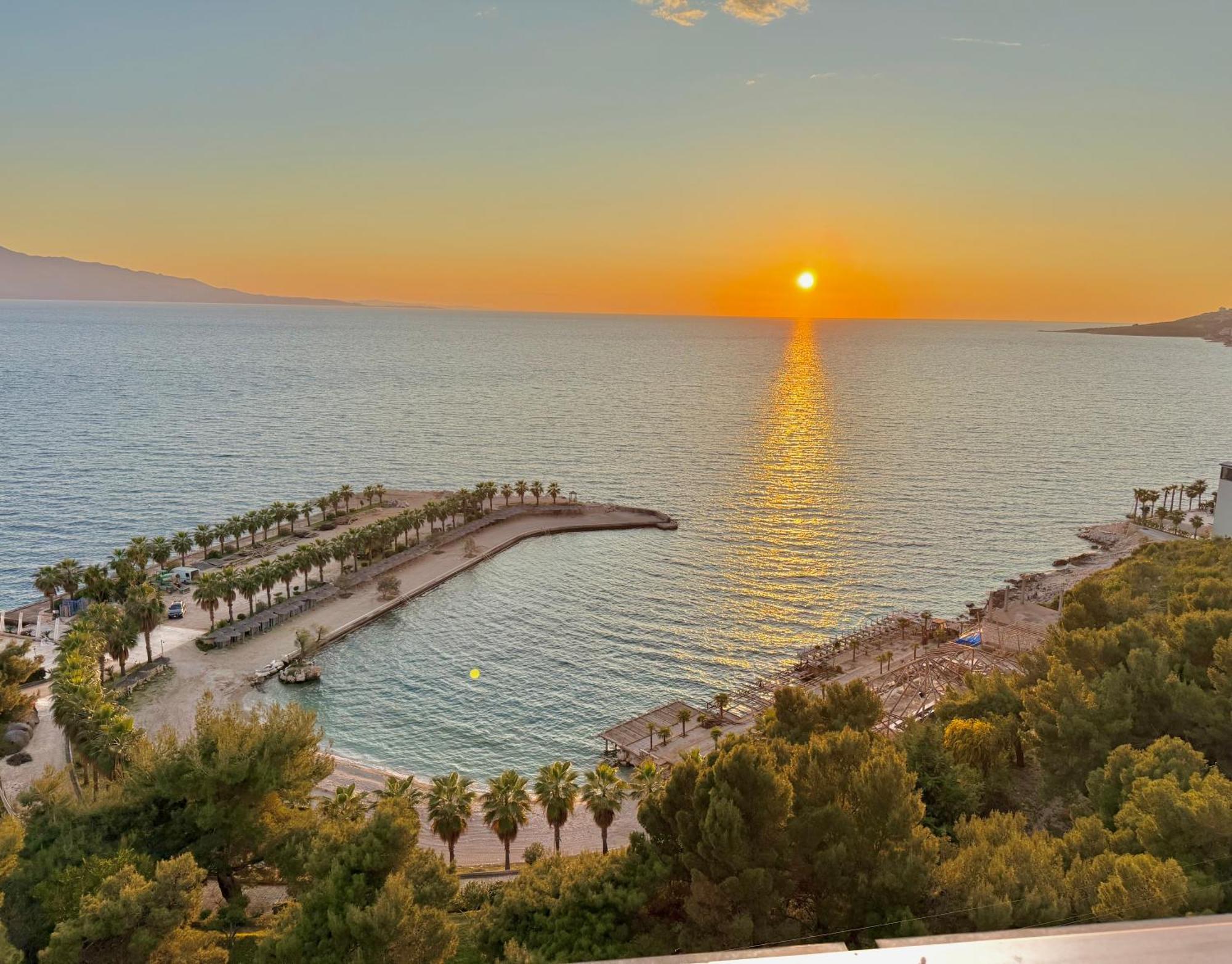 Helia Seaside Hotel Saranda Extérieur photo
