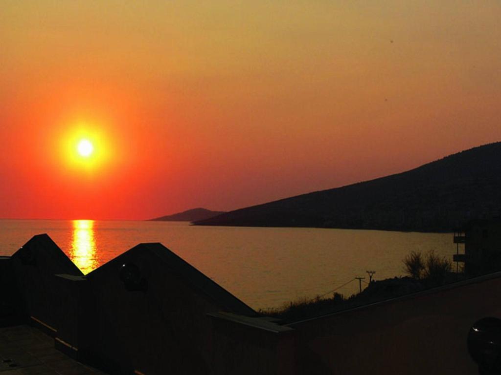 Helia Seaside Hotel Saranda Extérieur photo