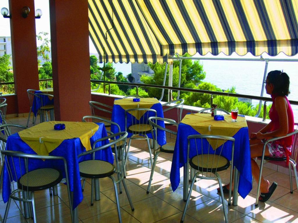Helia Seaside Hotel Saranda Extérieur photo