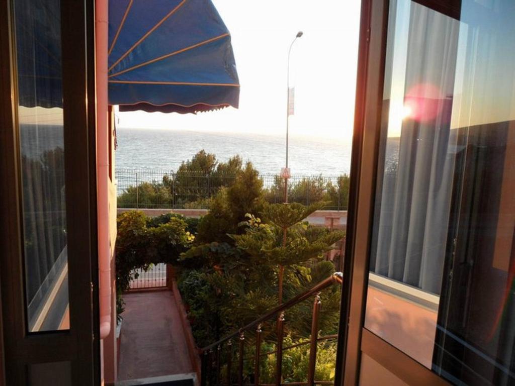 Helia Seaside Hotel Saranda Extérieur photo