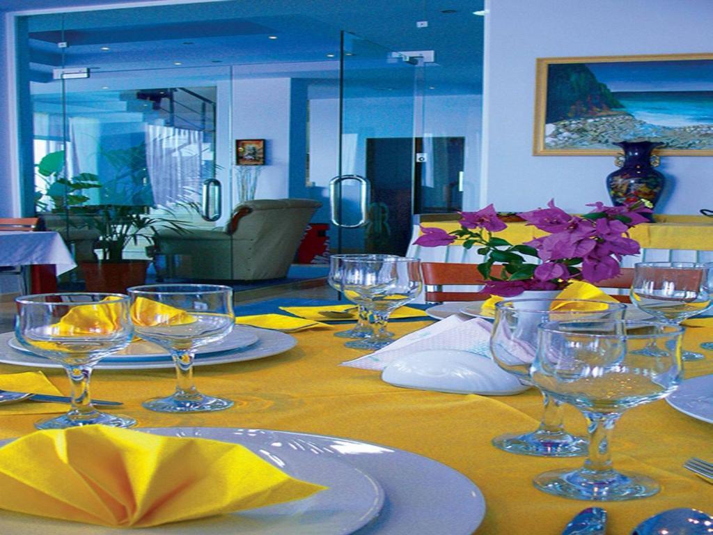 Helia Seaside Hotel Saranda Extérieur photo